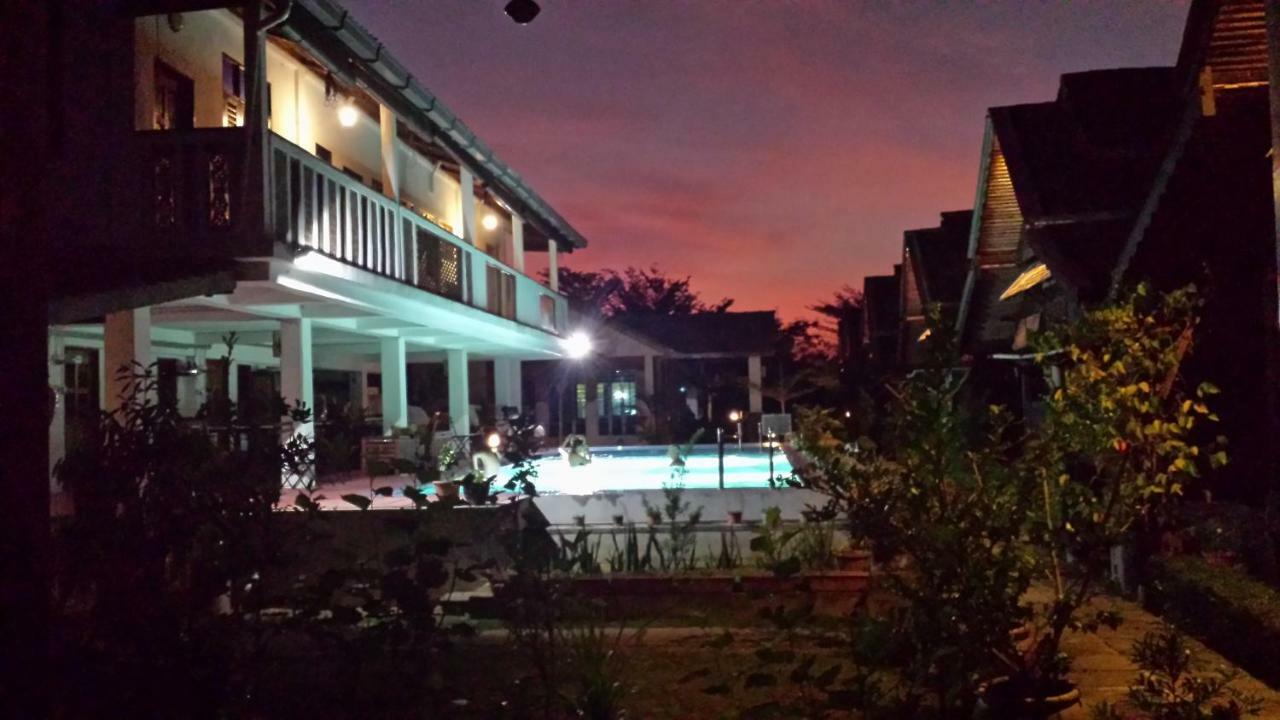 Tanabendang Banglos Pantai Cenang  Luaran gambar